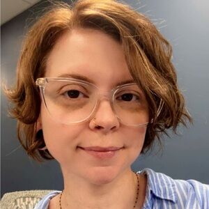 Meet your Posher 👋🏻 Trusted Seller | Fast Shipping | Honest Listings